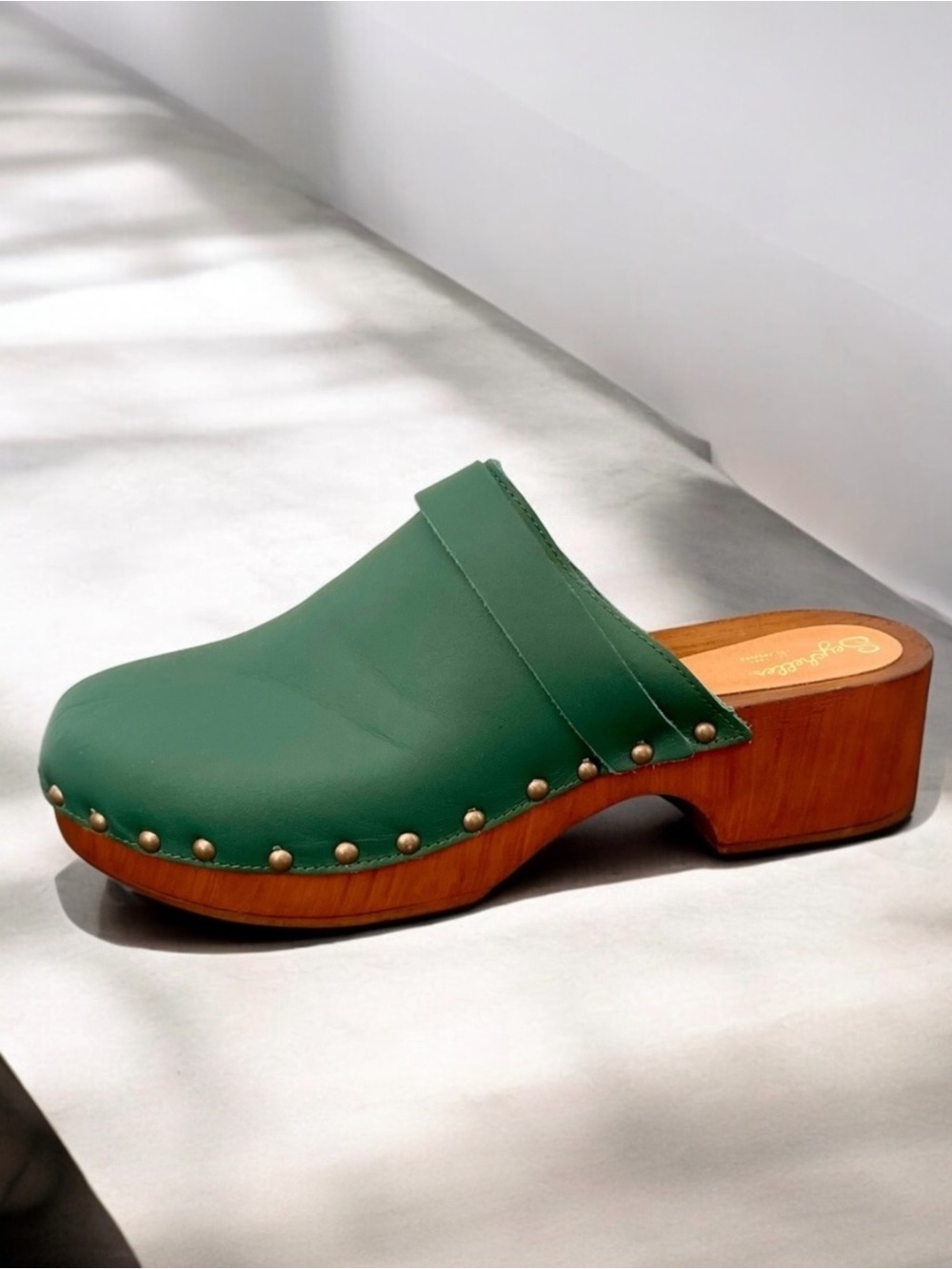 SEYCHELLES NWOB NEW LOUD & CLEAR Green Clogs Size 10